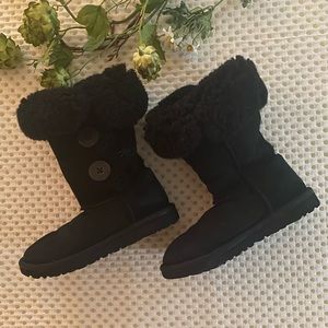 Ugg Australia Kids Bailey Triplet Button Boots